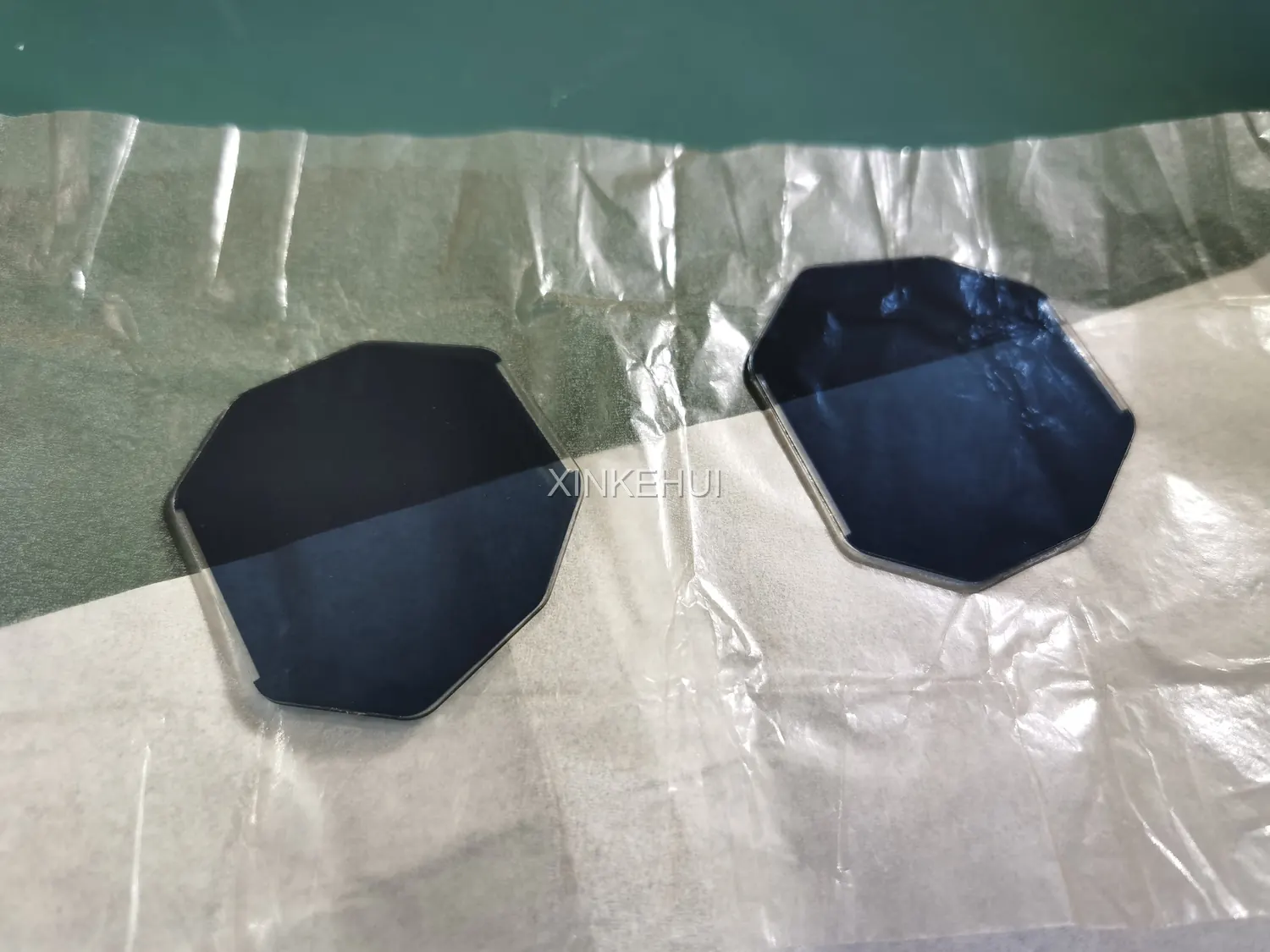 Coated sapphire window plate